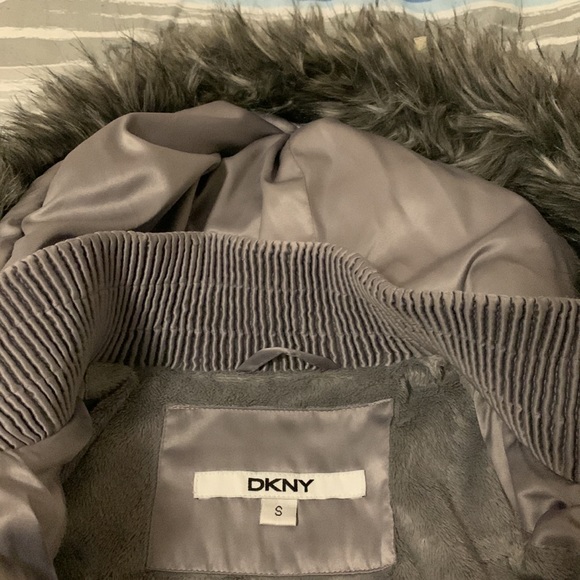 Winter Jacket. Used but not abuse. 9/10 condition - Picture 2 of 2